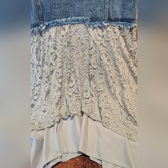 NWT E Retro Denim Vest With Gray Lace And Lining Shark Bite Hem - Picture 12 of 13